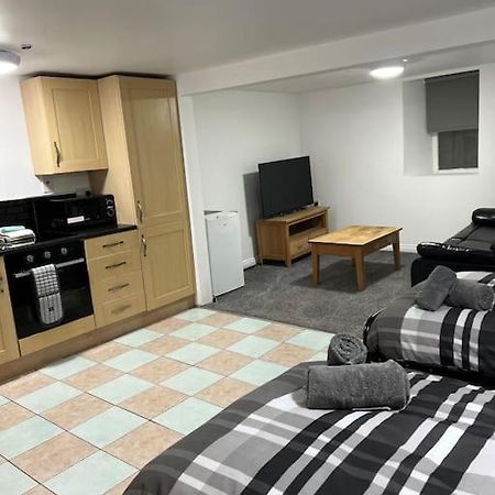 Studio Flat Twin - Town Centre Merthyr Tydfil Exterior photo