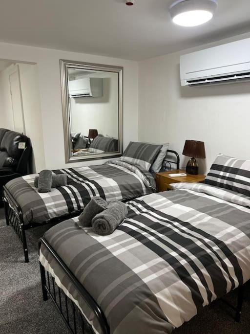 Studio Flat Twin - Town Centre Merthyr Tydfil Exterior photo